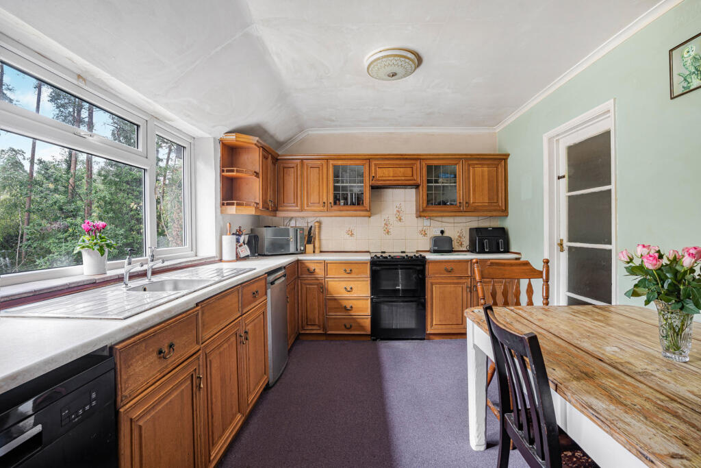 Longdown Road, Lower Bourne, Farnham, Surrey, GU10 photo 3