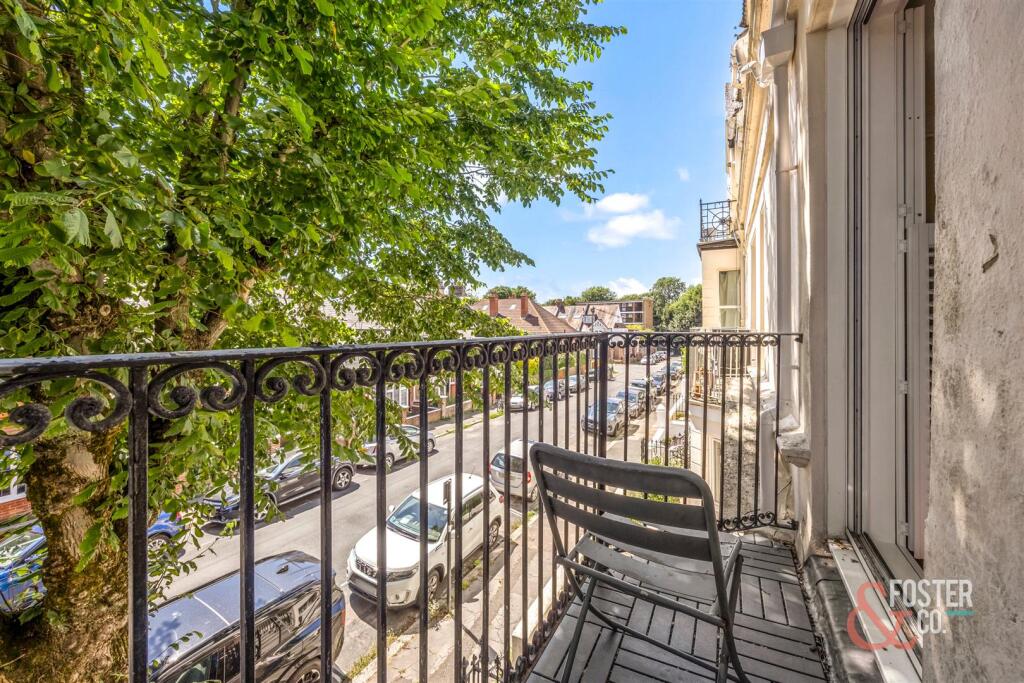 Apartment in Hove, Brunswick - More