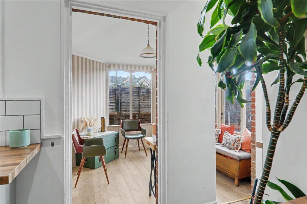 Apartment in Worthing, West Worthing - More