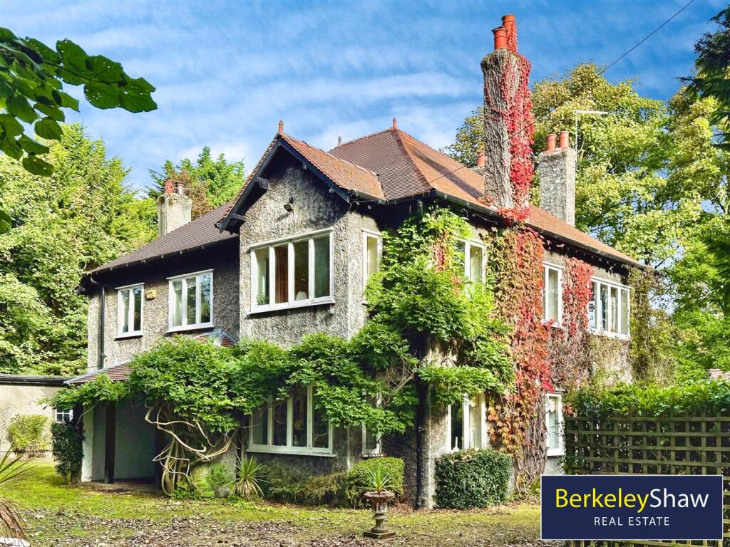 Main image of property: 8 Windermere Road, Hightown, Liverpool L38 3RL