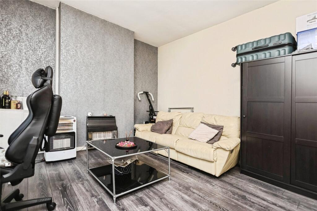 House in Birmingham, West Midlands - More