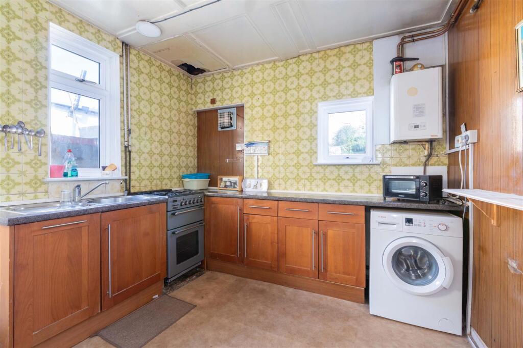 House in Slough - View 4