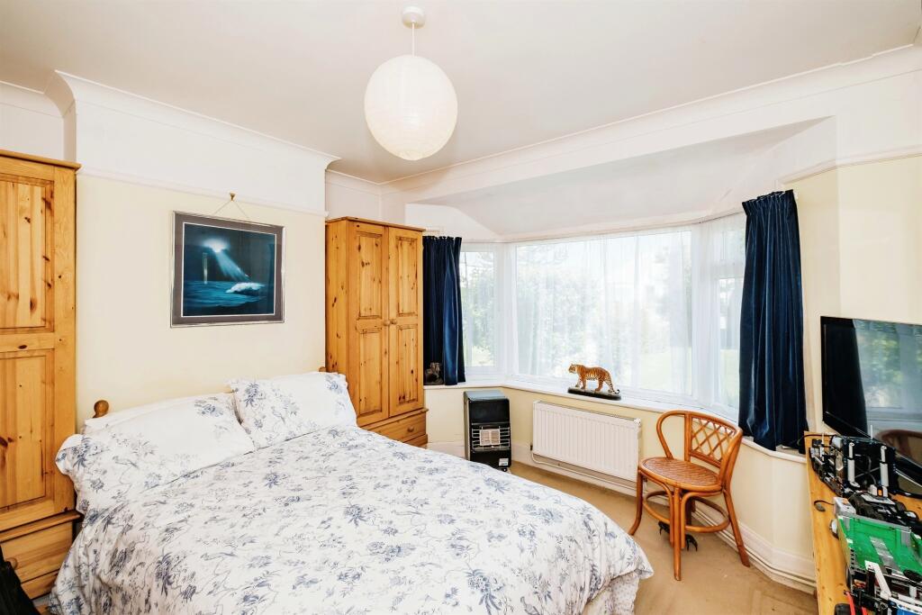 Sunningdale Road, Worthing - More