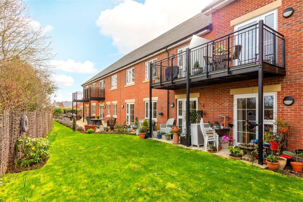 1-bed flat on Teedon Lane, Olney, Buckinghamshire, MK46, £325,000