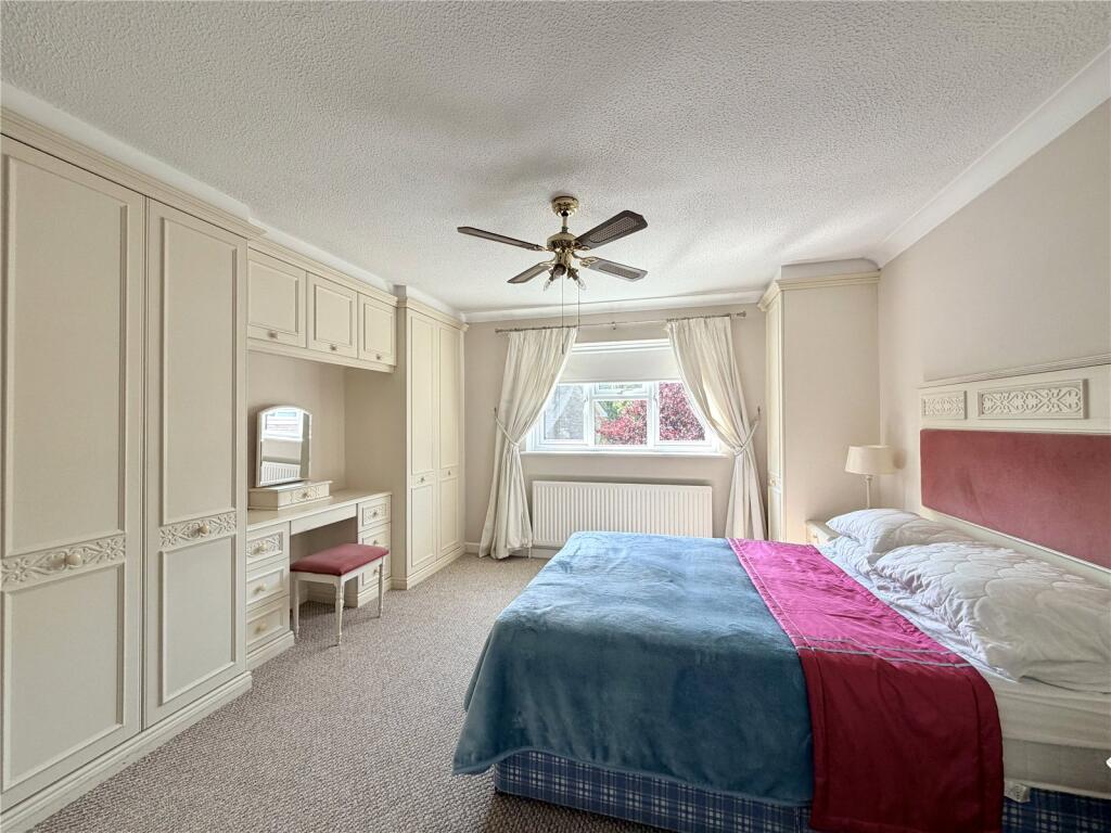 House in Southampton - More