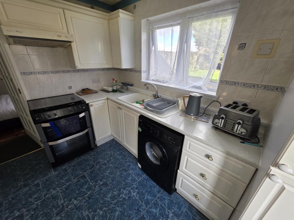 1 bedroom house share for rent