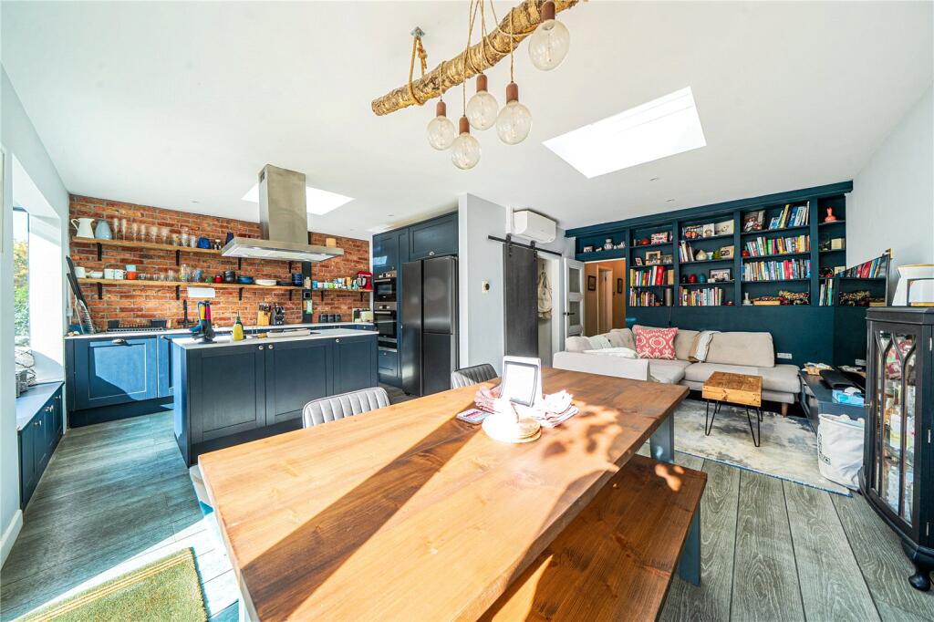 Apartment in London - More