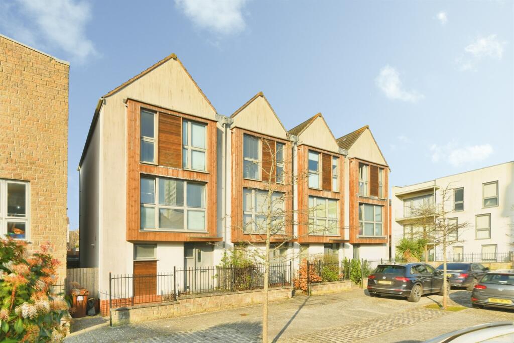 Main image of property: Wall Street, Plymouth