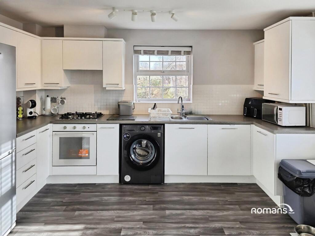 Hills Way, Bramley, Tadley photo 3