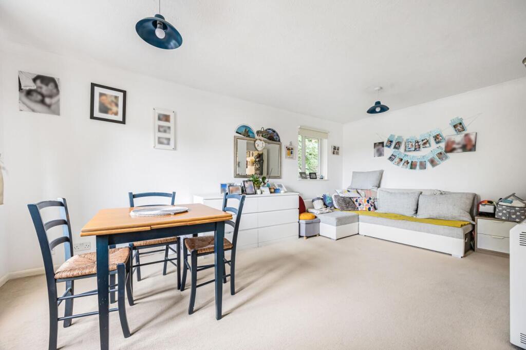 Apartment in Reading - View 3