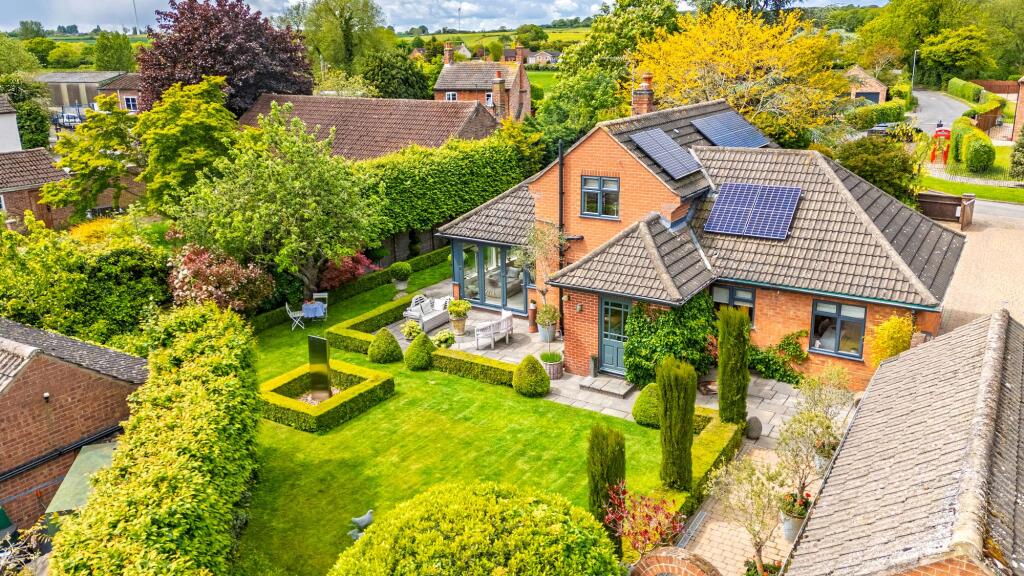 Main image of property: The Hedgerows in the heart of Bathley, Newark's Hidden Countryside Gem...