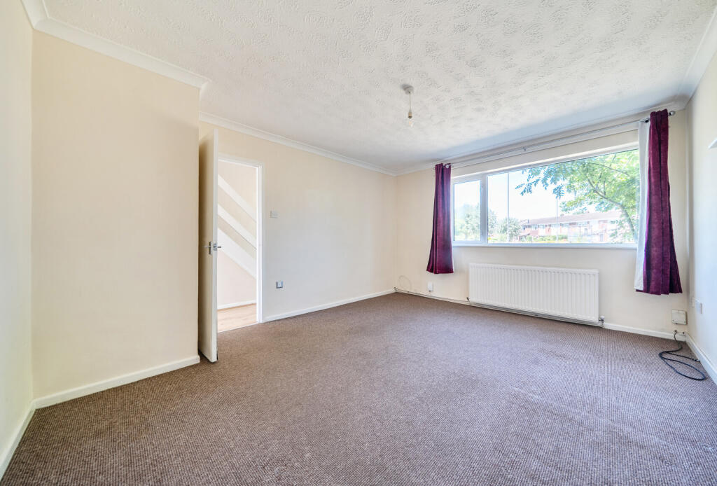 House in Dodington, Wapley - More