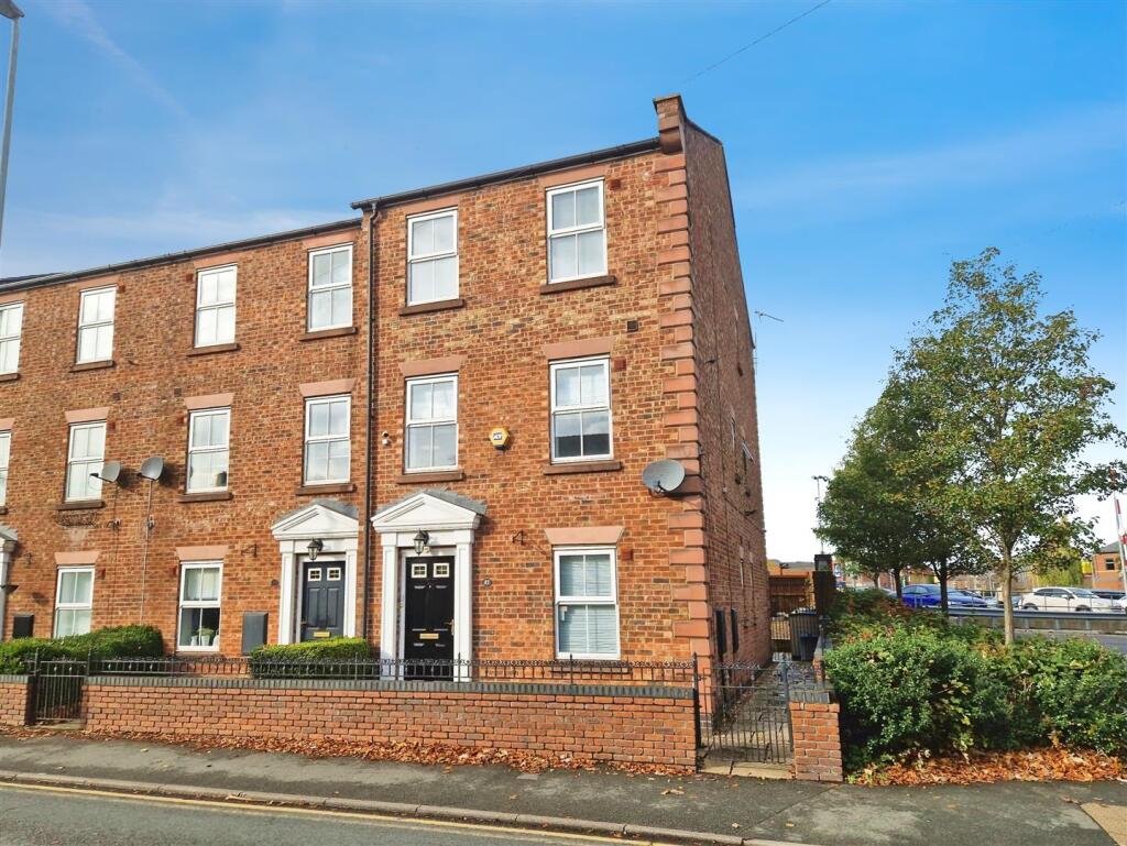 4-bed semi-detached on Crewe Road, Sandbach, £320,000