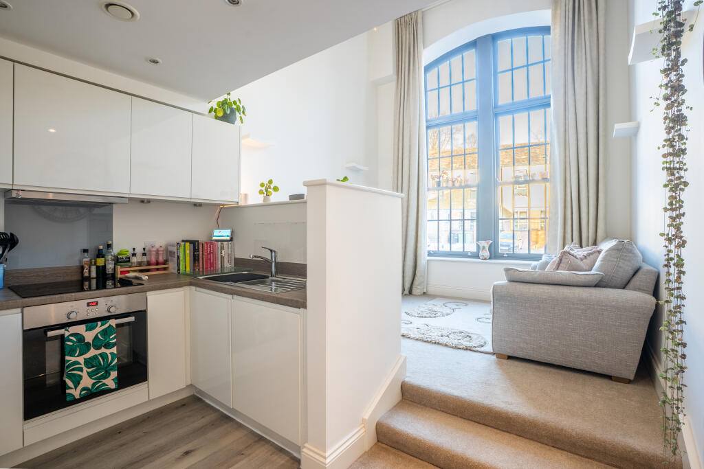 Apartment in Leeds, West Yorkshire - View 3