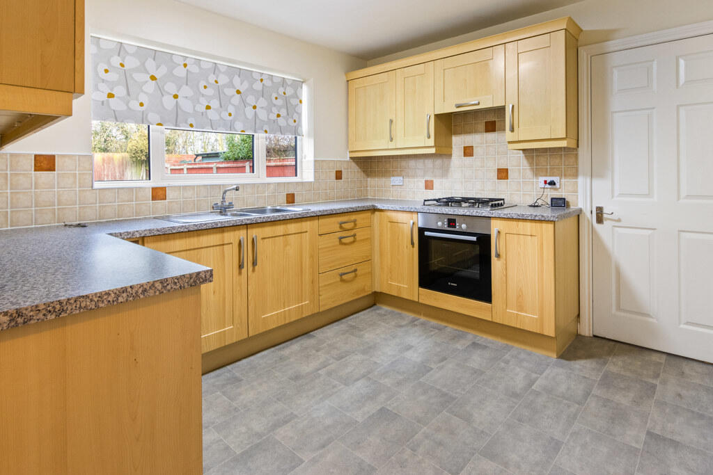 7 Bluebell Grove, Brigg, Lincolnshire, DN20 photo 2