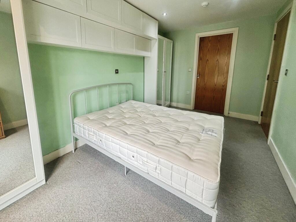 Apartment in Leeds, West Yorkshire - View 5