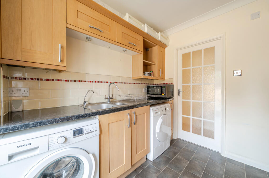 Apartment in Hart, Fleet - View 3
