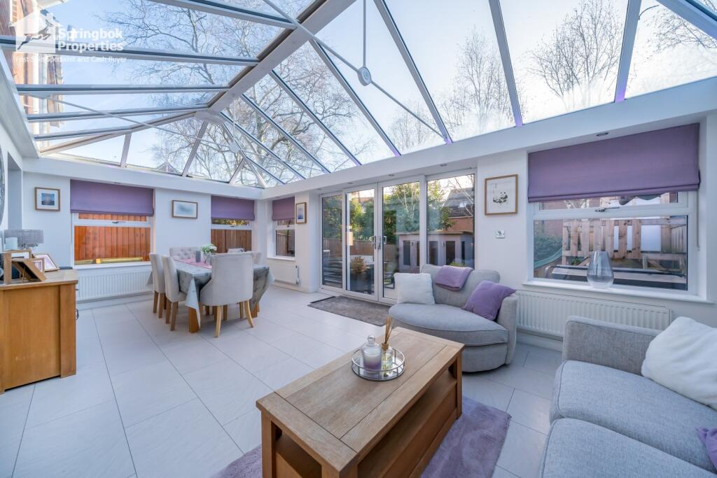 Iona Crescent, Widnes, Cheshire photo 4