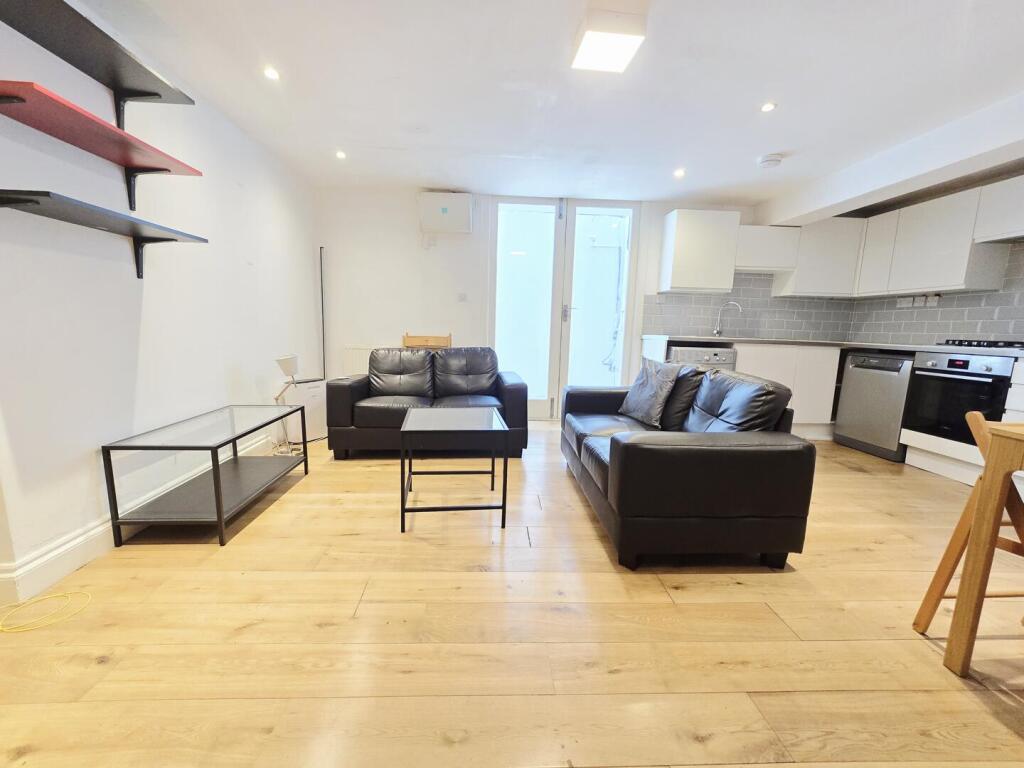 Apartment in London - View 5