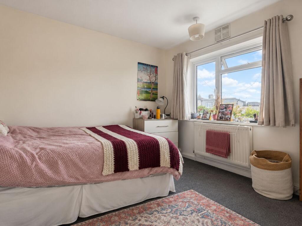 4 bedroom semi-detached house for rent