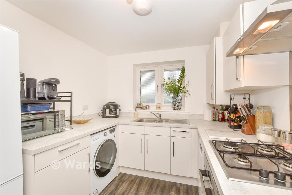 3-bed detached on Autumn Drive, Kingsnorth, Ashford, Kent, £415,000