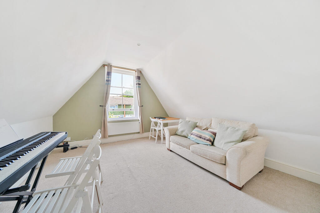 Apartment in Guildford, Surrey - View 4