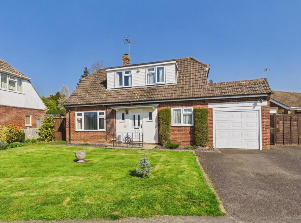 3-bed detached on Forgefield, Bethersden, Ashford TN26, £465,000
