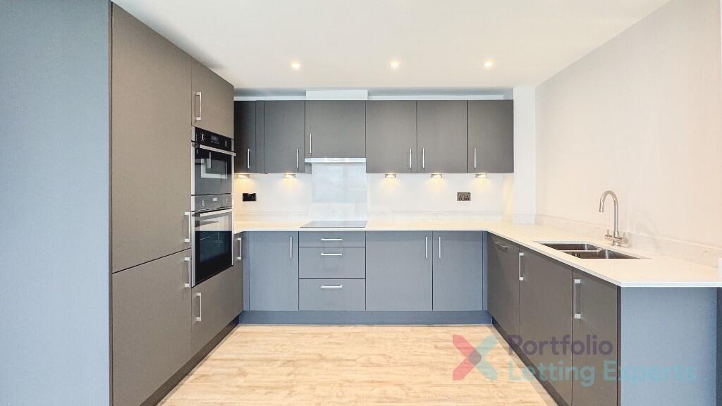 Main image of property: Luxury 3 Bed Penthouse | Brand New Building | Parking, Balcony & High-Spec Finishes - The Avebury
