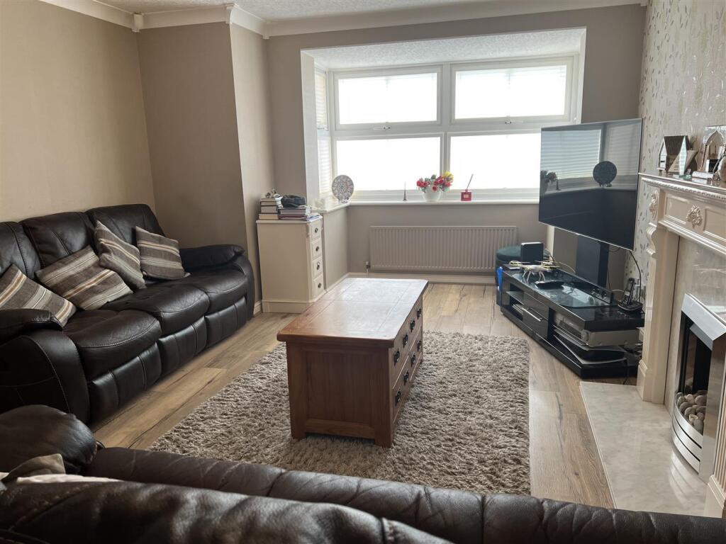House in Grimsby, New Waltham - View 3