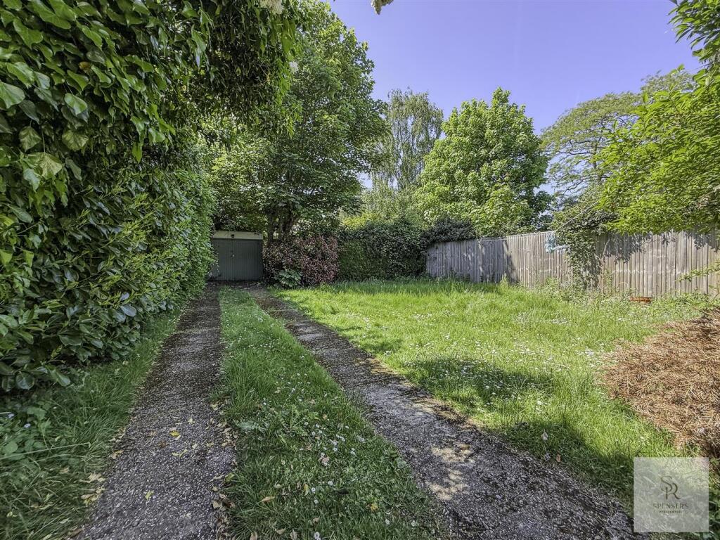 Apartment in Dacorum, Leverstock Green - View 3