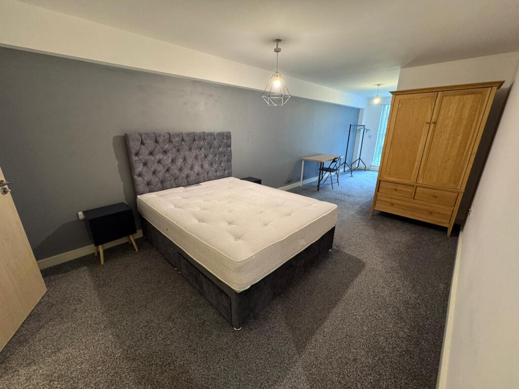 Apartment in Manchester - View 3