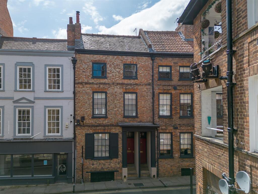 Main image of property: Castlegate, York, YO1 9RP
