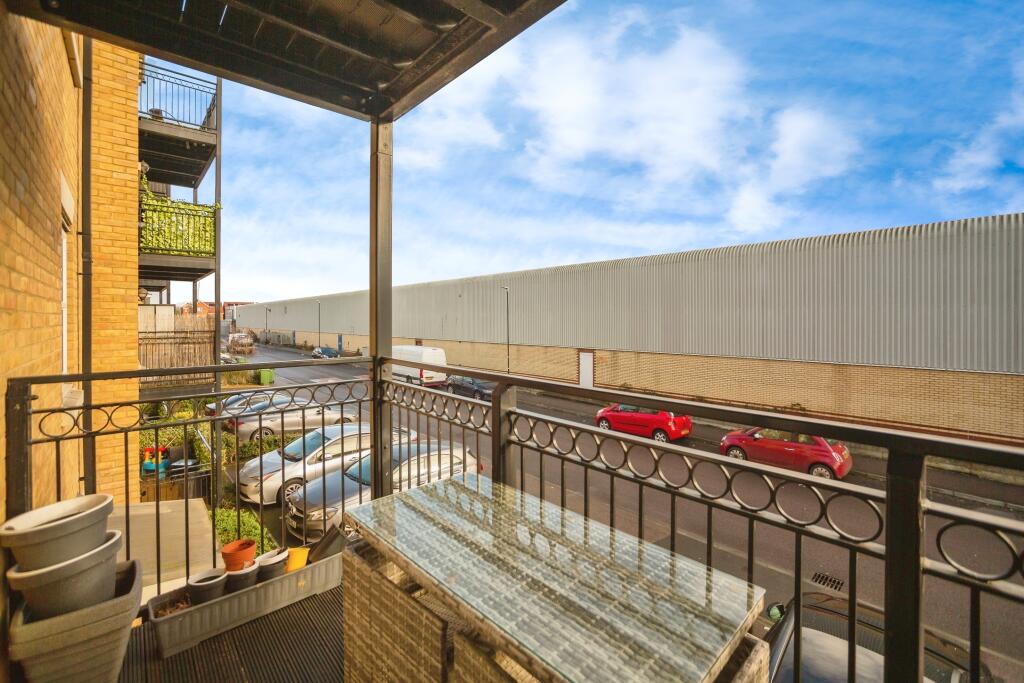 Apartment in Dartford - View 2