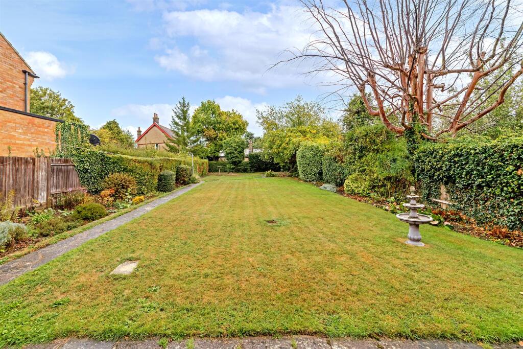Wick Avenue, Wheathampstead, St. Albans photo 3