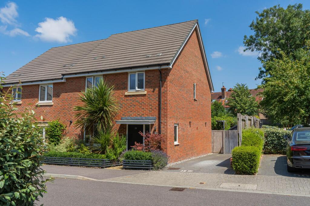 House in Haywards Heath, Fox Hill - View 2