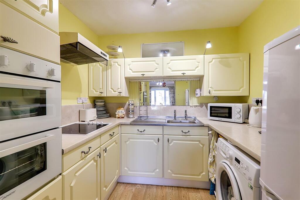 Apartment in Worthing, Broadwater - View 4