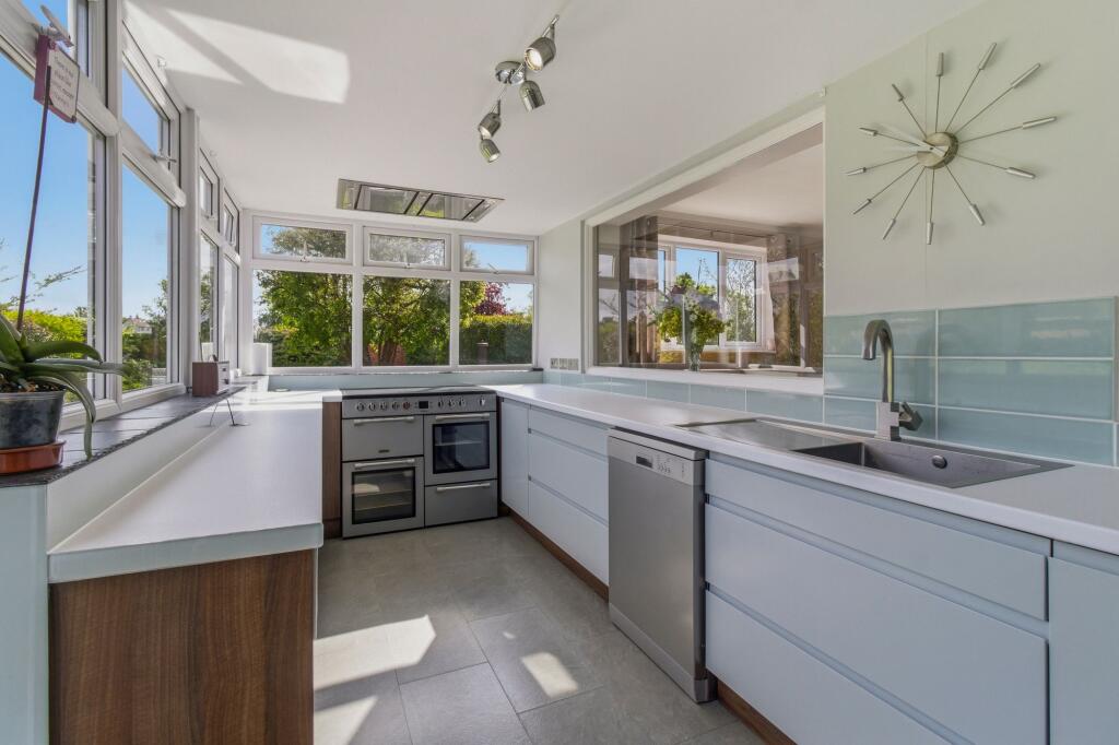 House in Malvern Hills, Broadwas - More