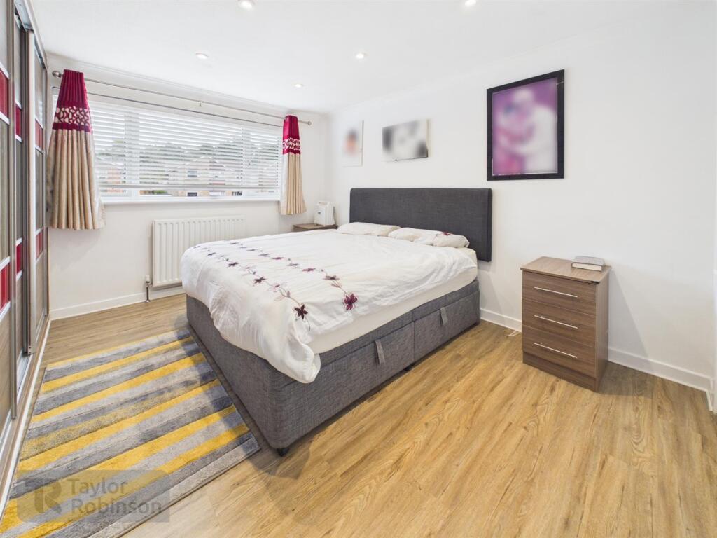 House in Crawley, Worth - More
