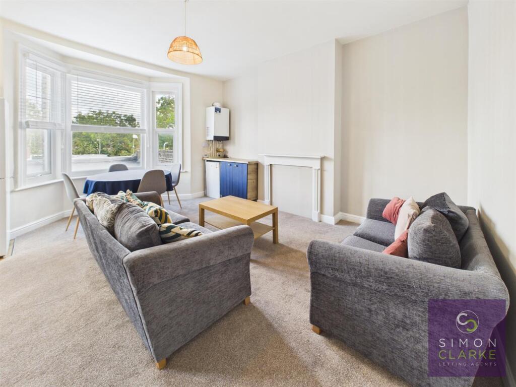 Apartment in London, Church End - View 2
