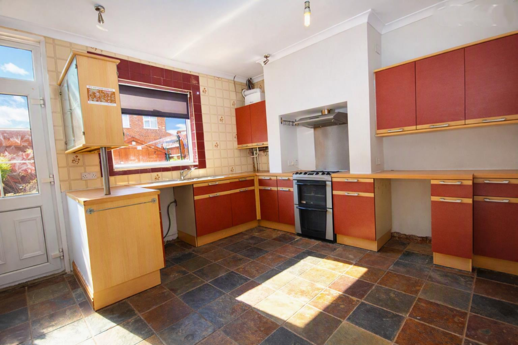 House in Wakefield, Micklefields, Glasshoughton - View 3