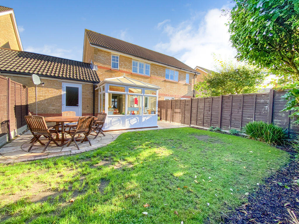 House in Eastleigh, Hedge End - More