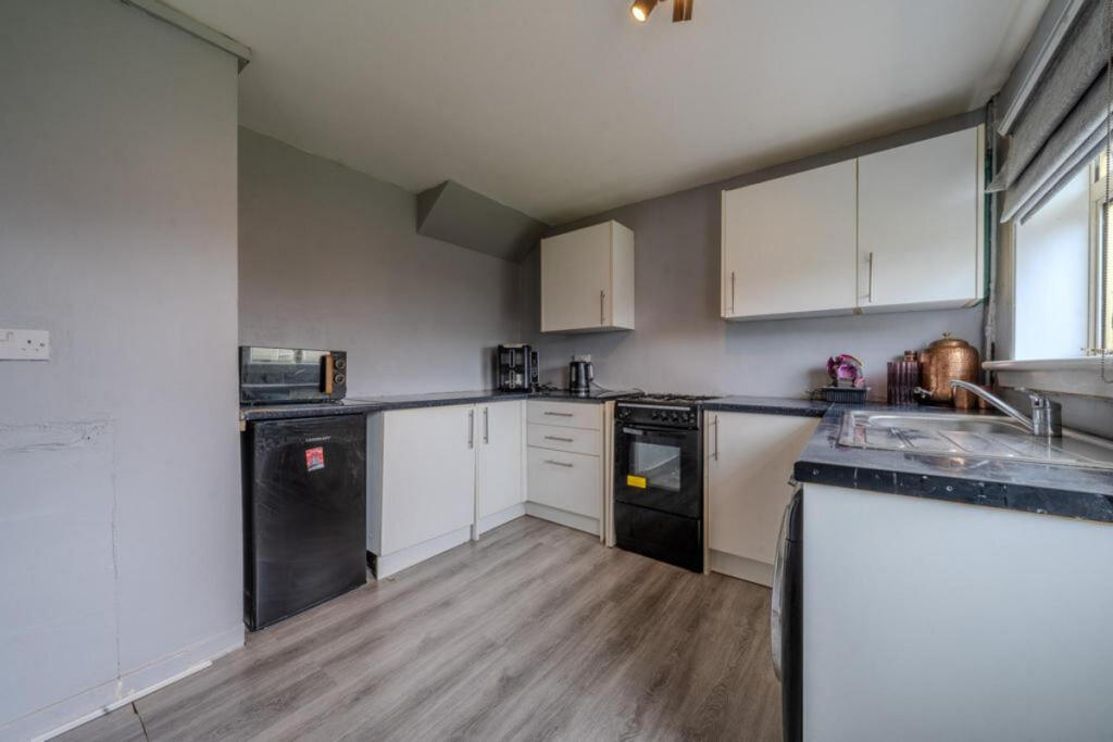 House in Paisley, Glenburn - More