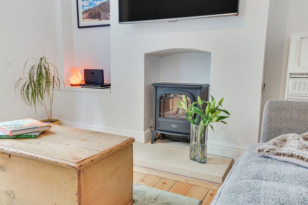House in Congleton, Hightown - More