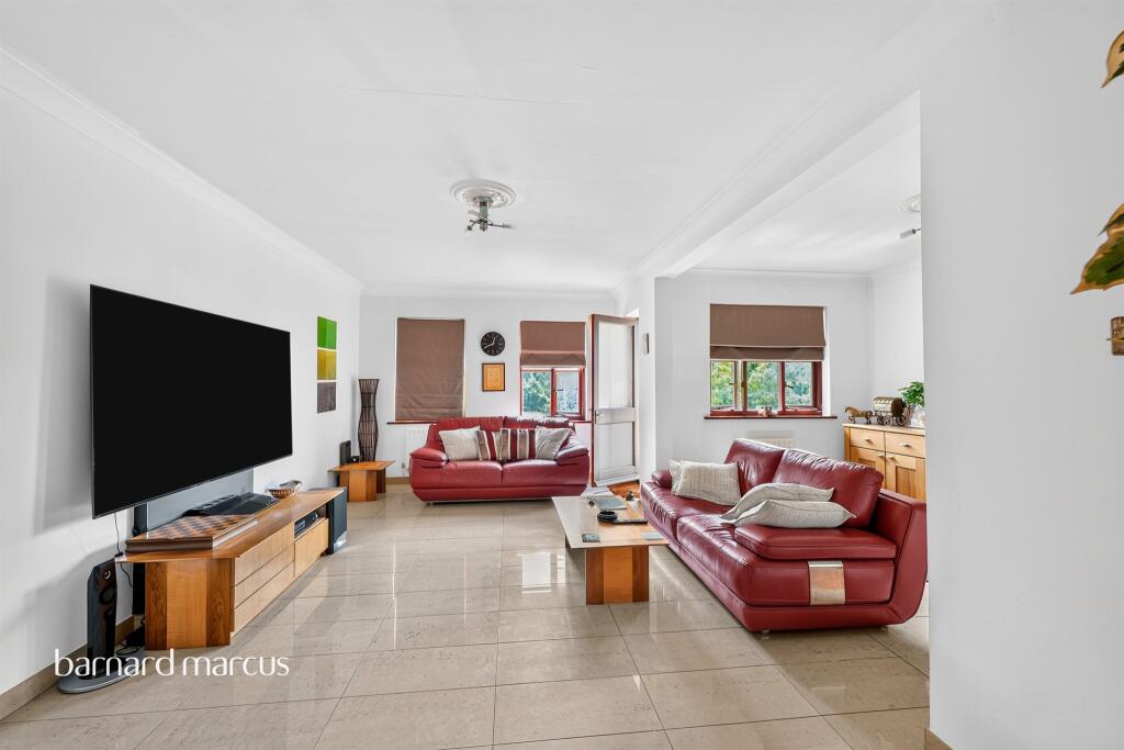 Apartment in Sutton - More