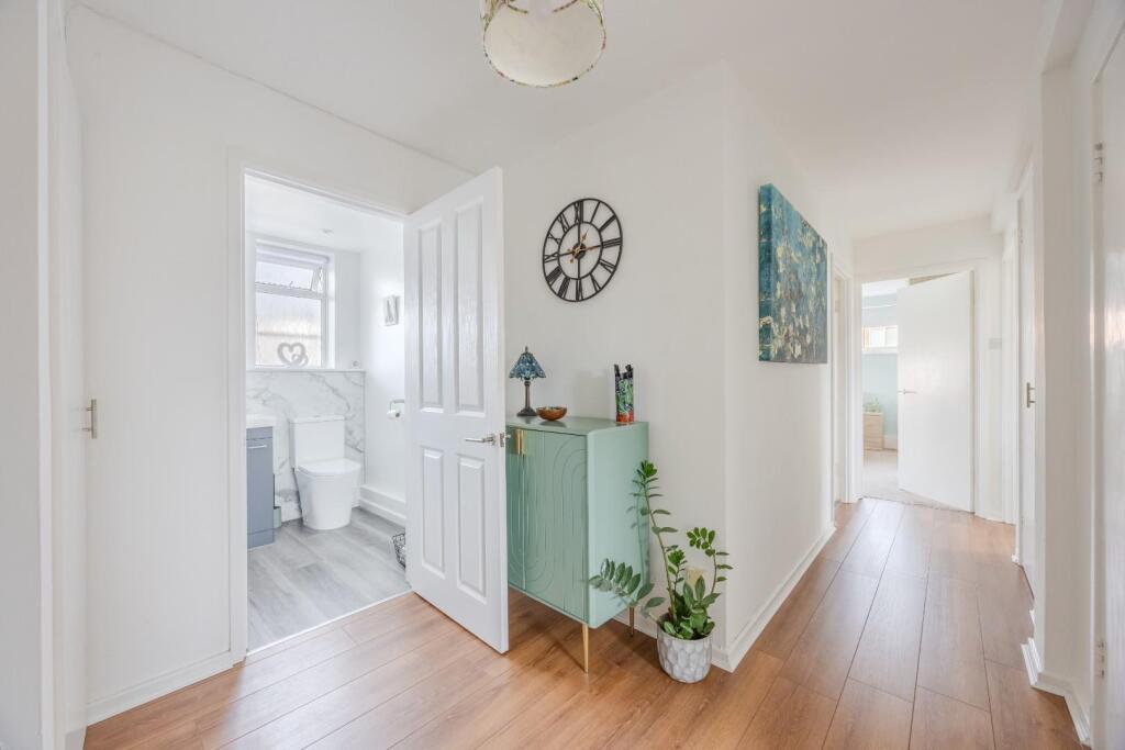 Apartment in Southend-on-Sea, Leigh-on-Sea - View 3