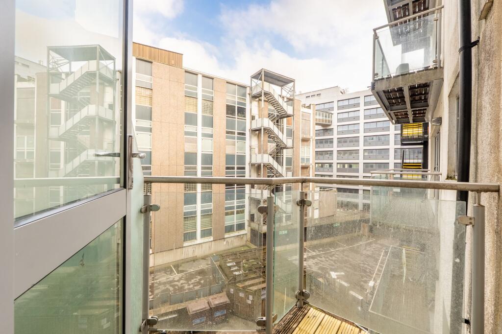Apartment in Bristol - More