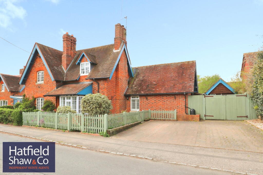 Main image of property: Christmas Cottage, 3 Buckingham Road, Steeple Claydon MK18 2QA