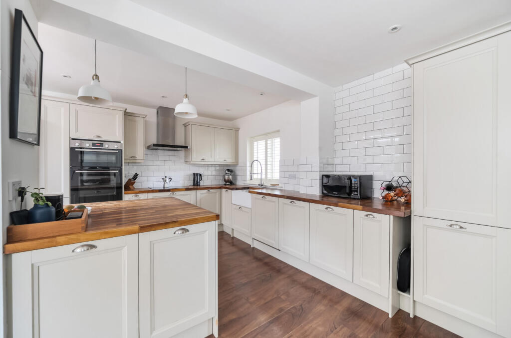 House in Waverley, Ockford Ridge, Godalming - View 2