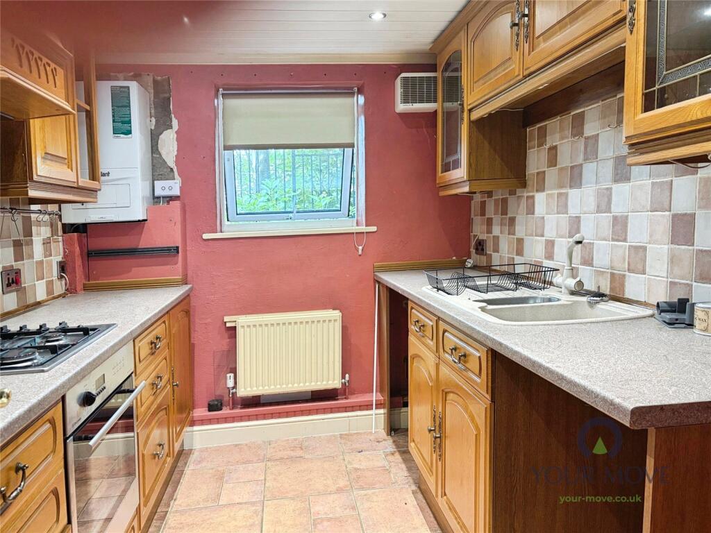 Apartment in Blackburn, Whinny Heights - View 3