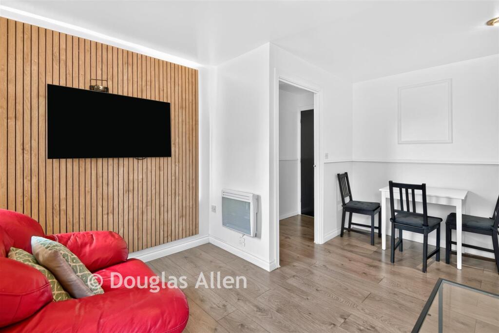 Apartment in Romford - View 4